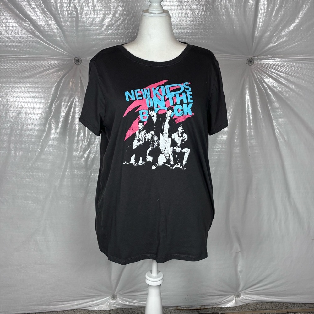 Torrid New Kids On The Block Graphic Tee – Plus Size 2 (Women’s 18/20)
